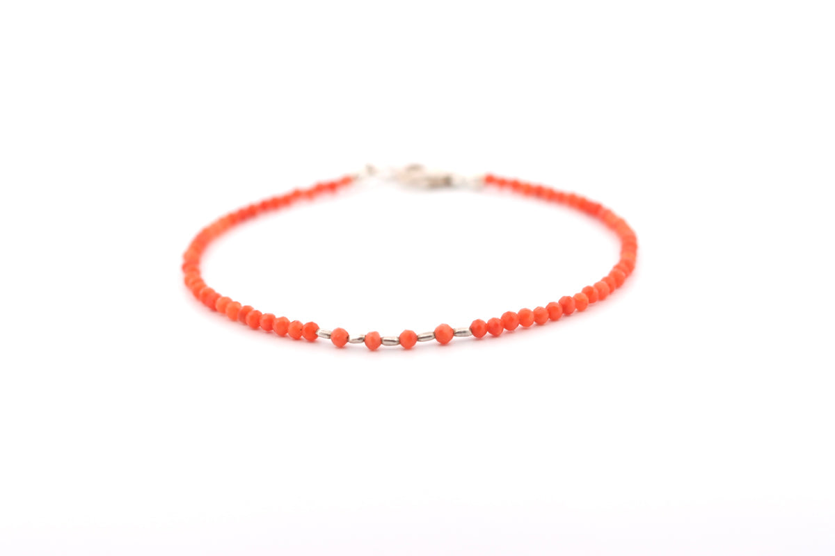 Micro facetted coral bracelet with silver beads