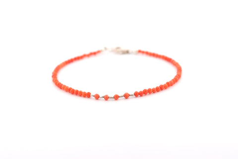 Micro facetted coral bracelet with silver beads Micro facetted coral bracelet with silver beads