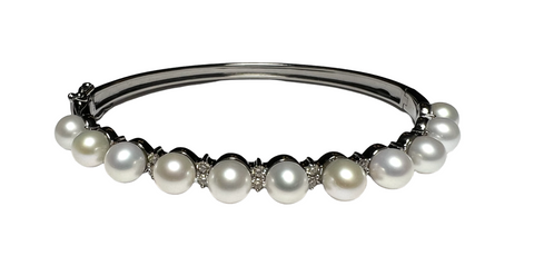 Pearl and diamond bracelet Pearl and diamond bracelet