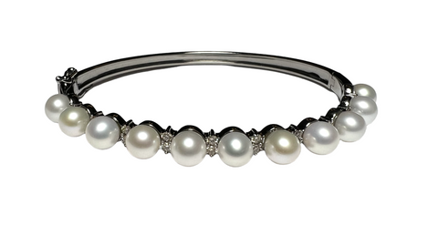 Pearl and diamond bracelet